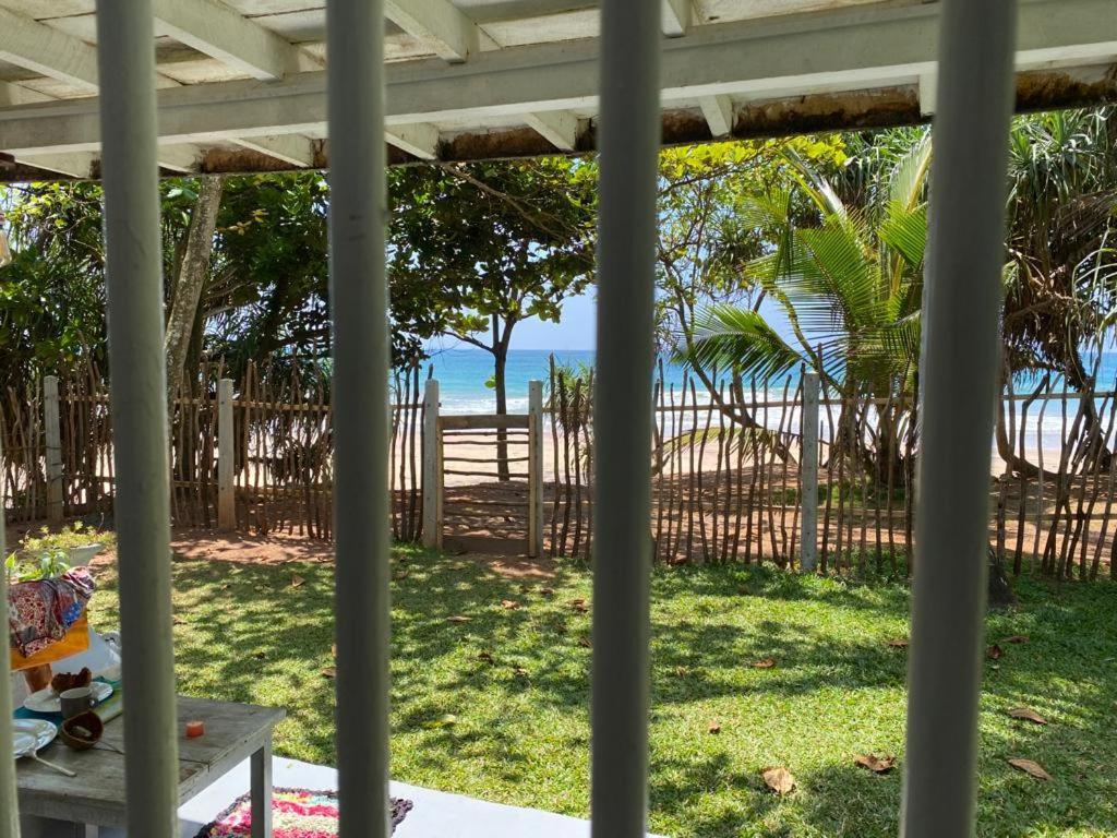 Beach House Kalukatiya - Family Villa, Seaview Room, Garden Room Dikwella Sur Exterior foto