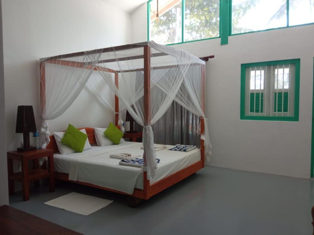 Beach House Kalukatiya - Family Villa, Seaview Room, Garden Room Dikwella Sur Exterior foto